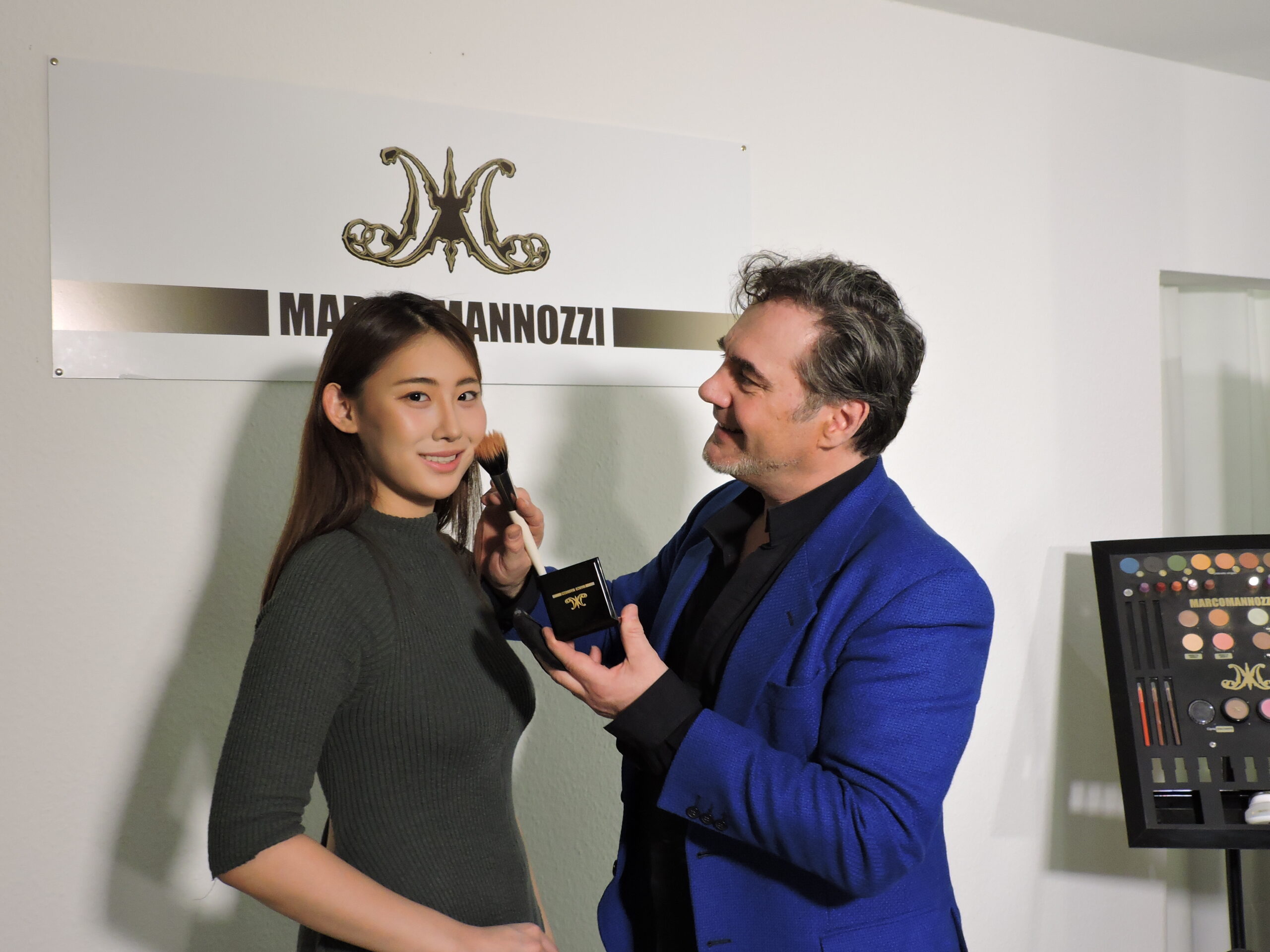Kreative Make-up Workshops mit Marco Mannozzi in Berlin – individuell, praxisnah und für jedes Level geeignet. Teilnehmerinnen bei Make-up Workshops in Berlin mit Marco Mannozzi – professionelles Coaching im Studio 10178.